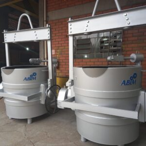 Abim-pouring-pan